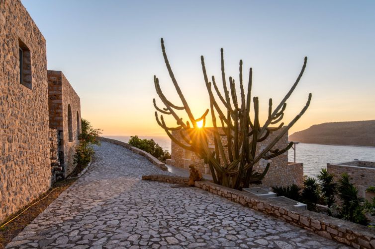 General_Exterior_Night_079