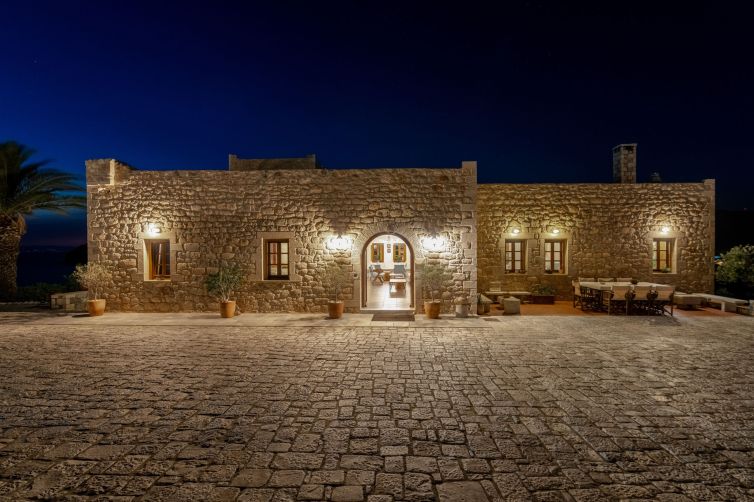 General_Exterior_Night_098